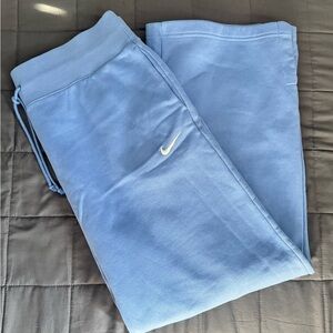 Nike Women’s XL Wide-legged Pants